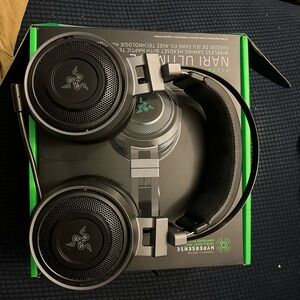 Razer Nari Ultimate Wireless Headset - Green and Black